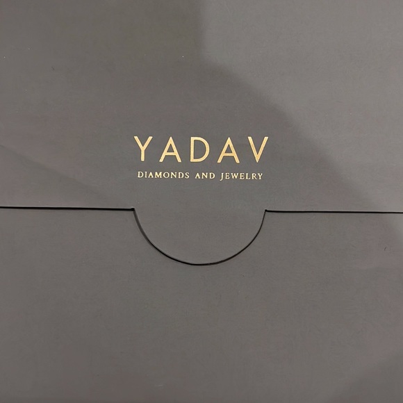 One laboratory grown oval brilliant diamond set in an 18 karat white gold ring. - Picture 3 of 7